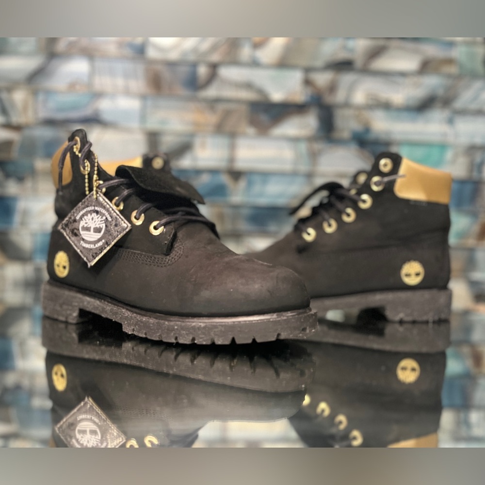 (PREMIUM) Black & Gold Timberland Boots